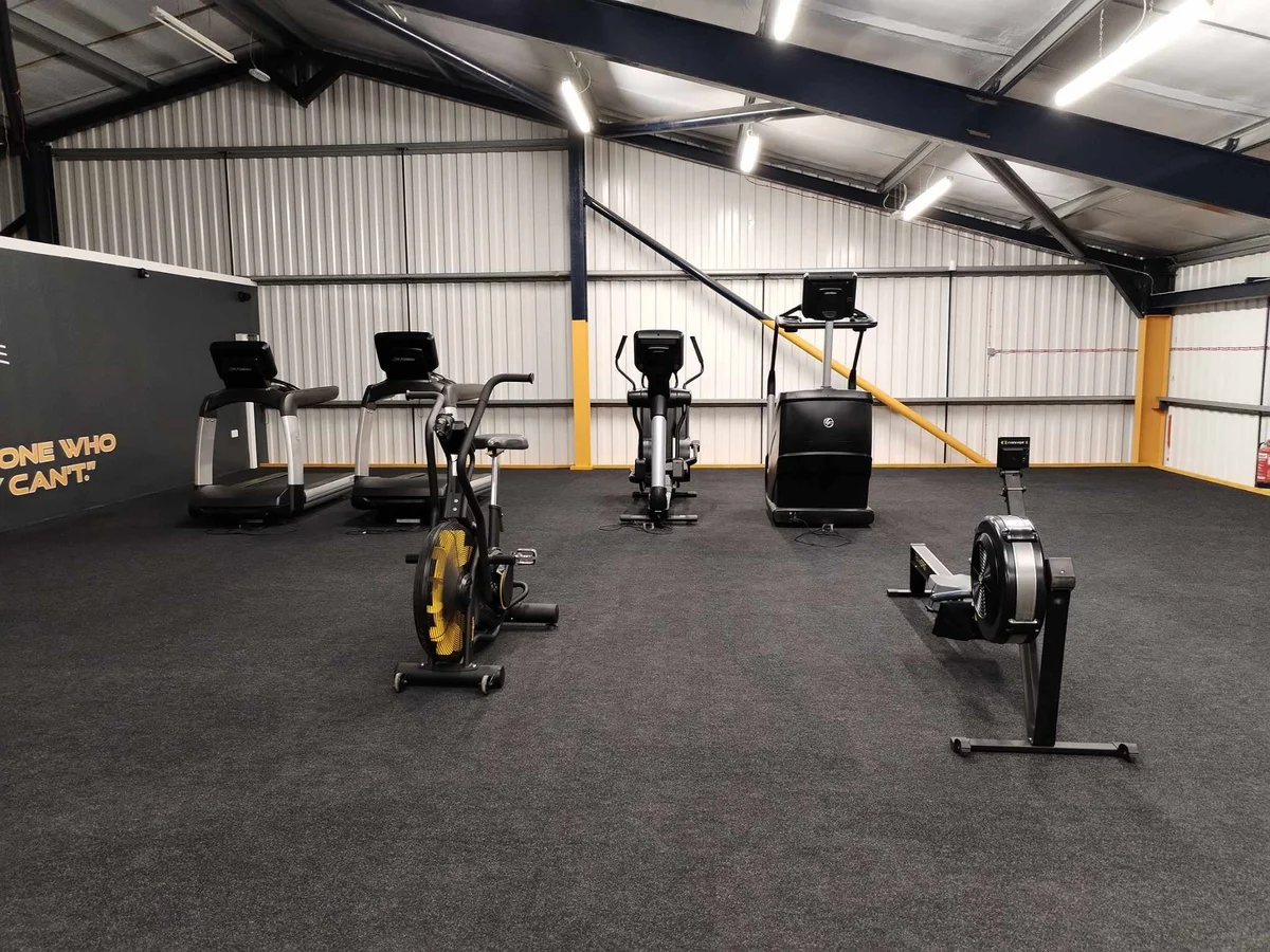 Cardio and warm-up equipment at LD24