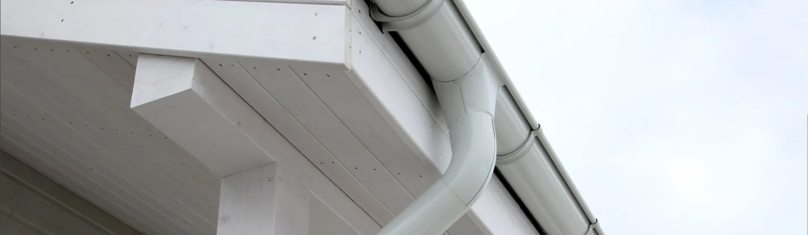 White fascia, soffit and guttering photograph from PK Windows’ existing roofline material